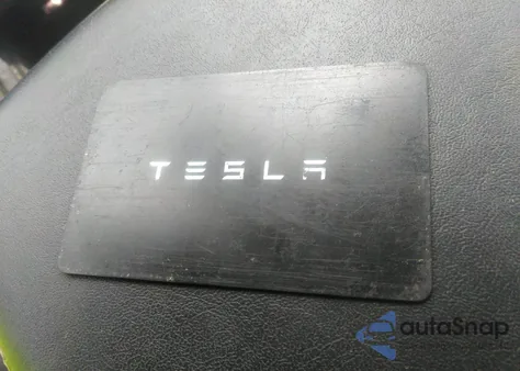 2021 Tesla Model Y Long Range Dual Motor All-Wheel Drive z USA, uszkodzony, nr VIN 5YJYGDEE4MF175885